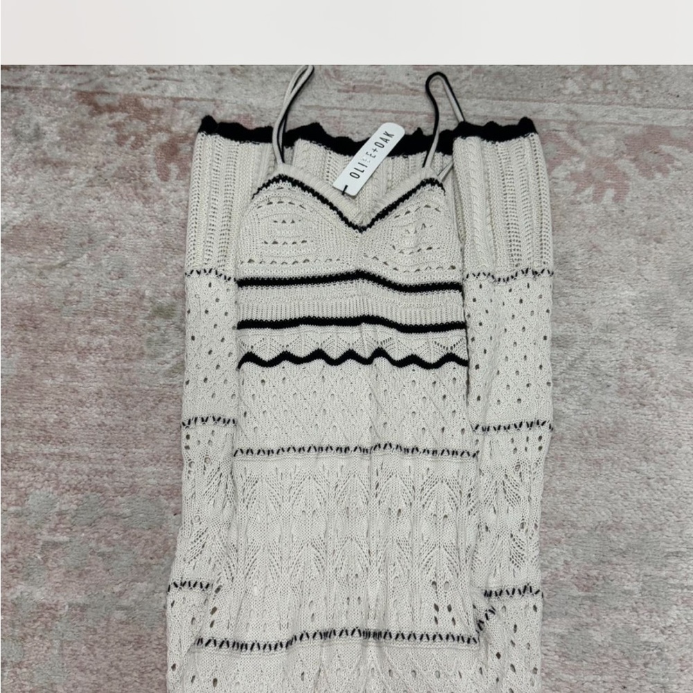 Olive & Oak Black and Cream Maxi Dress